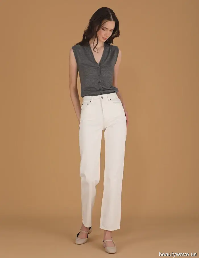 Pensavo che i jeans bianchi fossero solo un capo estivo, ma poi questi 5 outfit chic pronti per l'inverno mi hanno smentito.