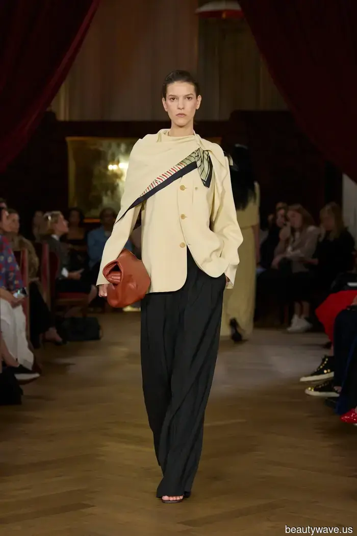 I’ve just returned from Fashion Week in Paris and Milan—here are 7 trends I noticed all over.