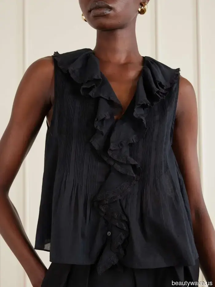 The Specific Dôen Blouse That It Girls Always Pair With Jeans