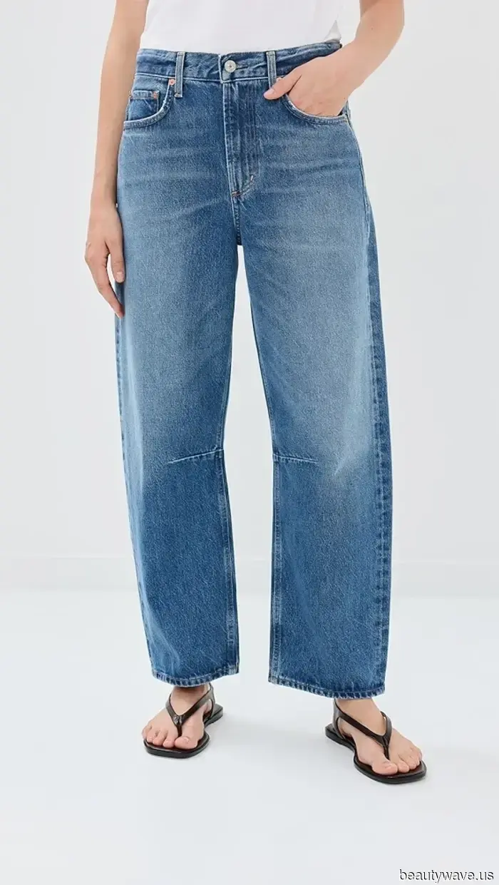 This Outdated Denim Combination is Suddenly the Most Stylish Way to Wear Jeans for Fall 2025.