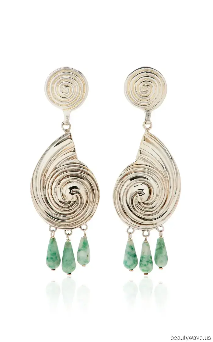 От серьг стоимостью менее 250 долларов до экстравагантных бриллиантовых подвесок, это лучшие ювелирные подарки 2025 года.