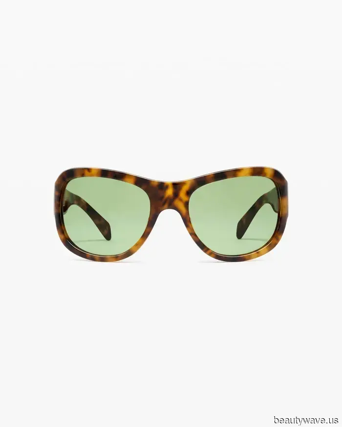 Statt Aviators oder Ovals lässt dieser Sonnenbrillen-Trend der 00er Jahre ein Outfit wie 2026 aussehen.