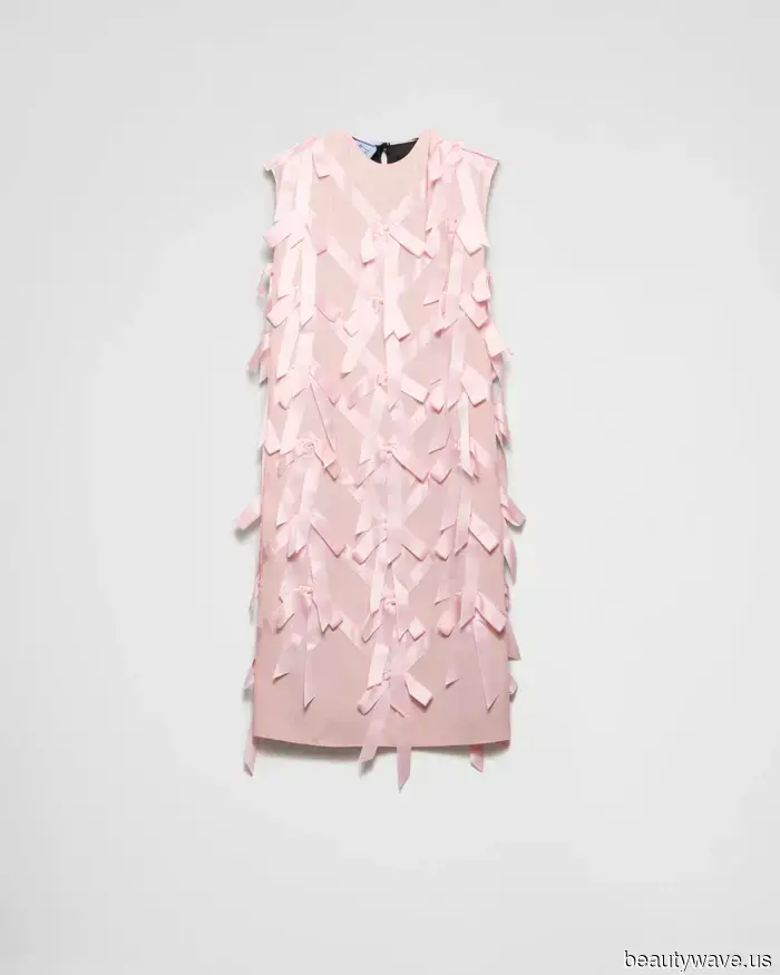 Va bene, annotato: Questo colore di scarpe precedentemente "economico" rende effettivamente i vestiti rosa i più eleganti.