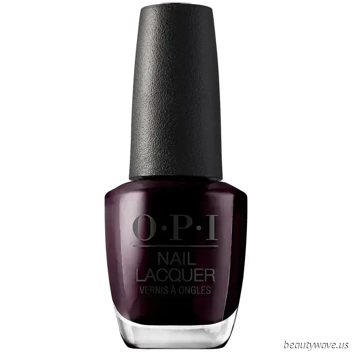 Editors Concur—This Is the Most Stylish Pedicure Shade to Transition from Summer to Autumn.