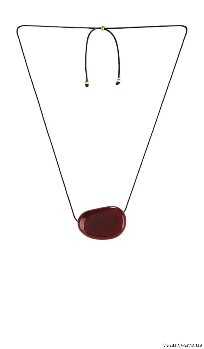 From Sweden to London: The Unexpected Jeans Color That Europeans Are Choosing This Fall