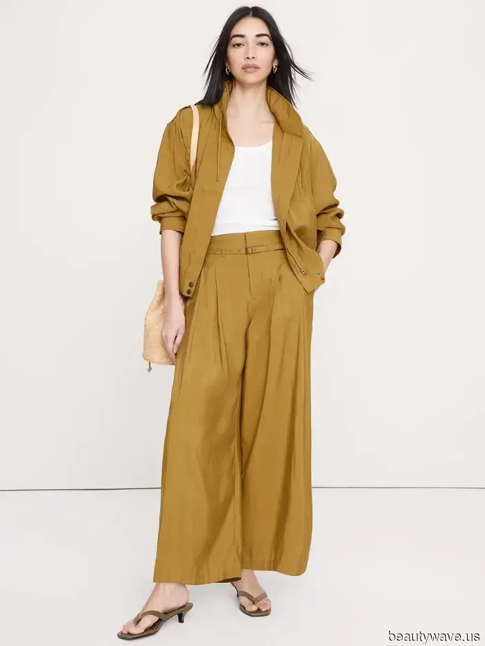 Banana Republic's Spring Sale Event is now underway, and stylish individuals will want to add these items to their wardrobes.