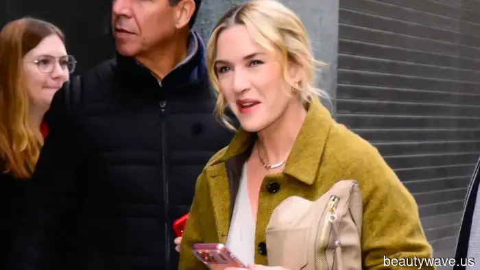 Avoid pairing skinny jeans with boots until you've checked out Kate Winslet's particular outfit combination.