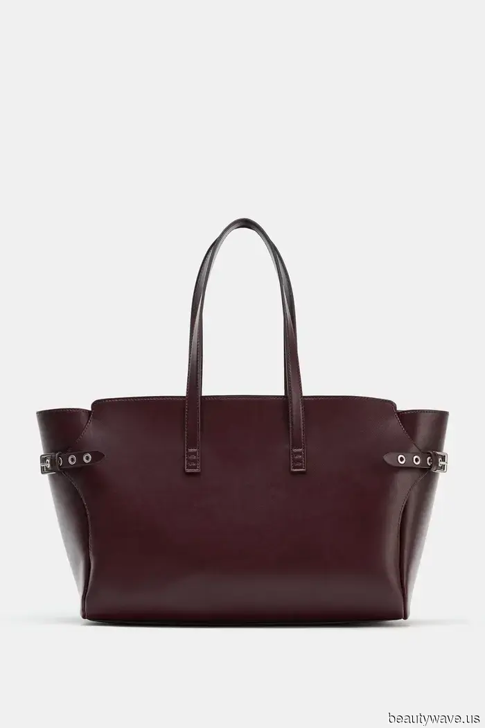 Цвет сумки Крис Дженнер более модный, чем темно-синий и черный, но более вечный, чем масляно-желтый и матча-зеленый.