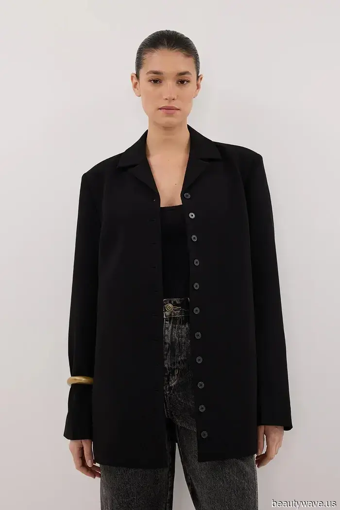 So che sei una persona di moda se indossi questo colore classico della borsa invece del nero.