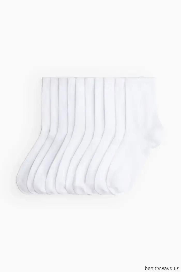 If you plan to wear leggings in 2025, please style them only in these ways, these and these.