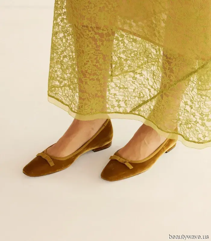 Certainly, while all shoes pair well with black jeans, these five colors stand out as the most visually appealing.