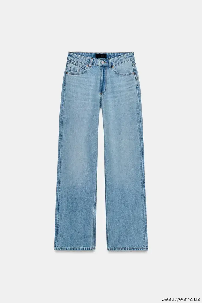 I'm convinced: Jeans look most stylish paired with this lovely blouse trend this spring.