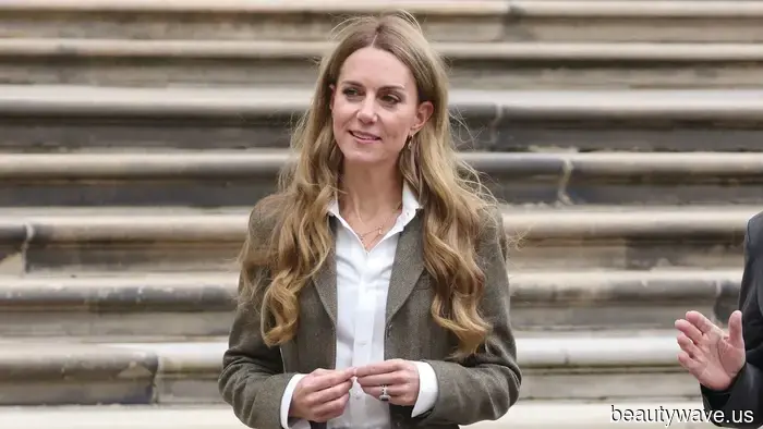 Kate Middleton acaba de usar la elegante tendencia de zapatos que se ve mejor con pantalones de longitud de tobillo complicados.