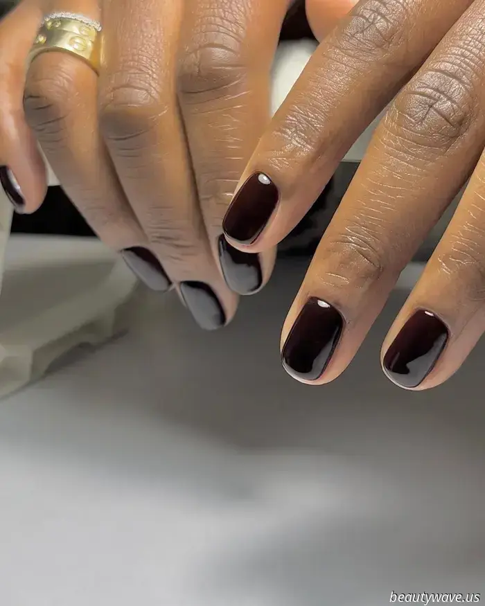 Do you recall Jelly Shoes? This Juicy Manicure serves as the nail counterpart inspired by the '90s.