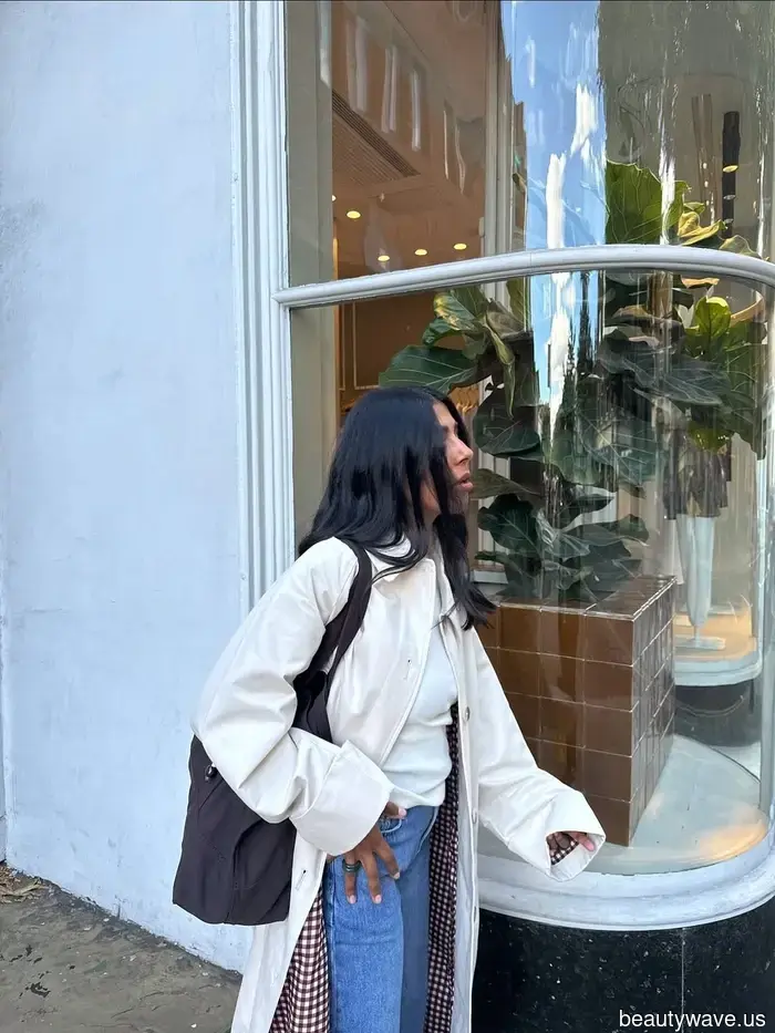 Improvvisamente, ogni persona alla moda che conosco indossa un trench coat del marchio londinese che rivaleggia con Zara.