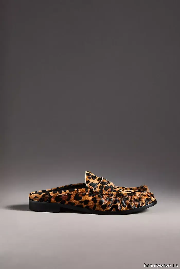 Scusa le mie classiche scarpe nere, ma questa tendenza delle scarpe stampate sta definendo l'autunno 2025.