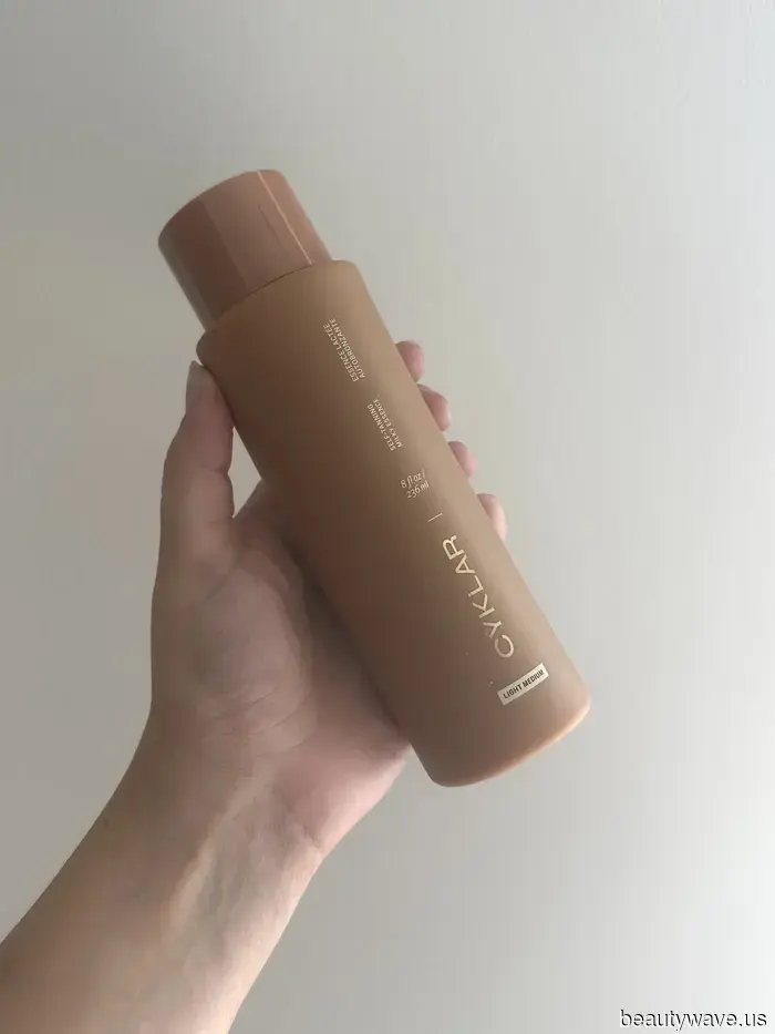 Ho provato il latte autoabbronzante che spopola su IG e TikTok, e wow, mantiene le promesse.