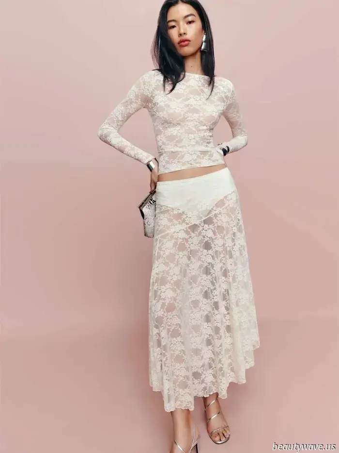 Is it only me, or have fashion enthusiasts everywhere started opting for this cooler year-round silhouette instead of sandals?