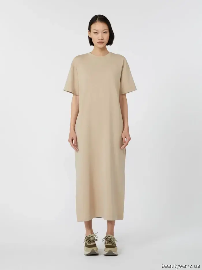 When I want my simple T-shirt dress to appear elegant, these are the shoes and bag I pair with it.