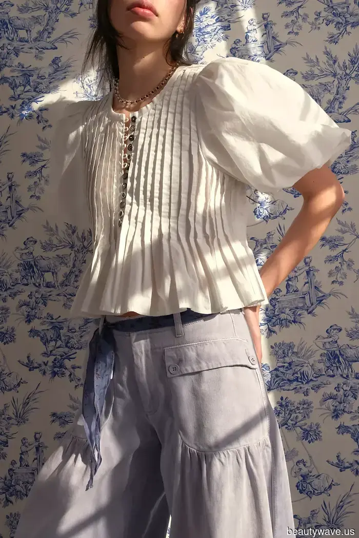 De repente, todos están usando pantalones cortos deportivos&mdash;6 blusas que los harán lucir a la moda esta primavera