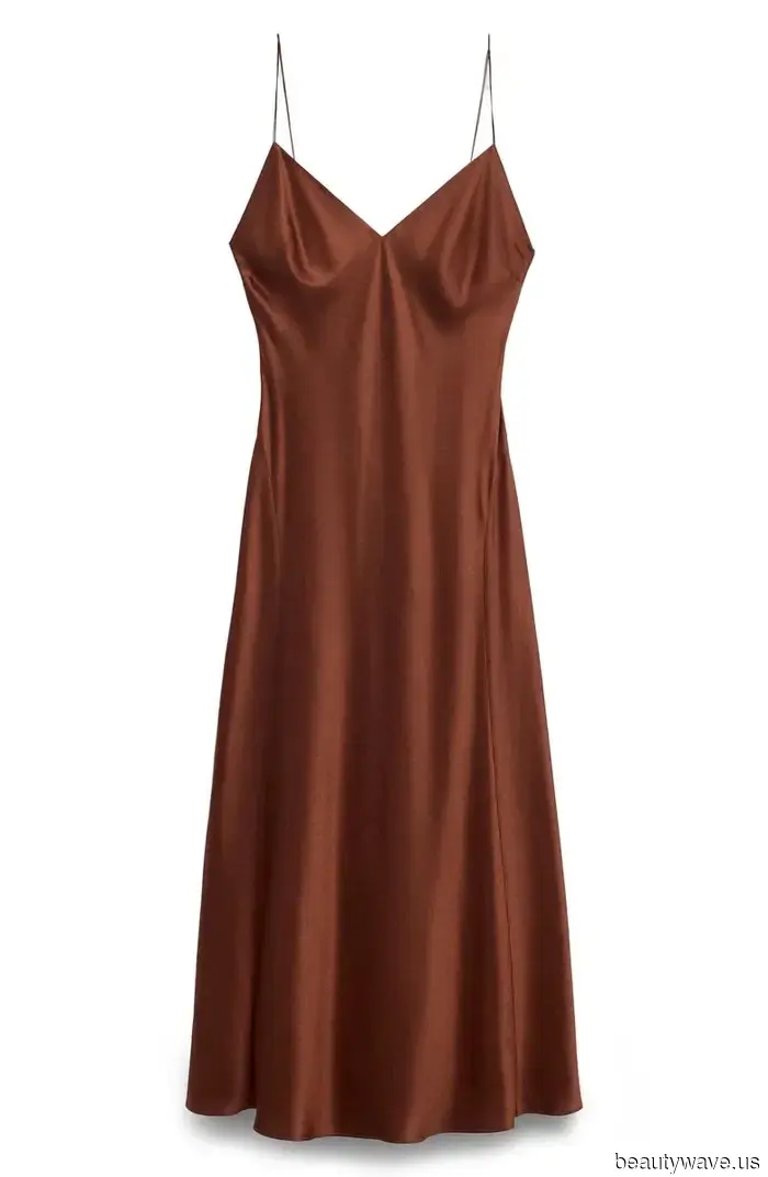 Every chic French woman understands that these 8 items give outfits a luxurious appearance.