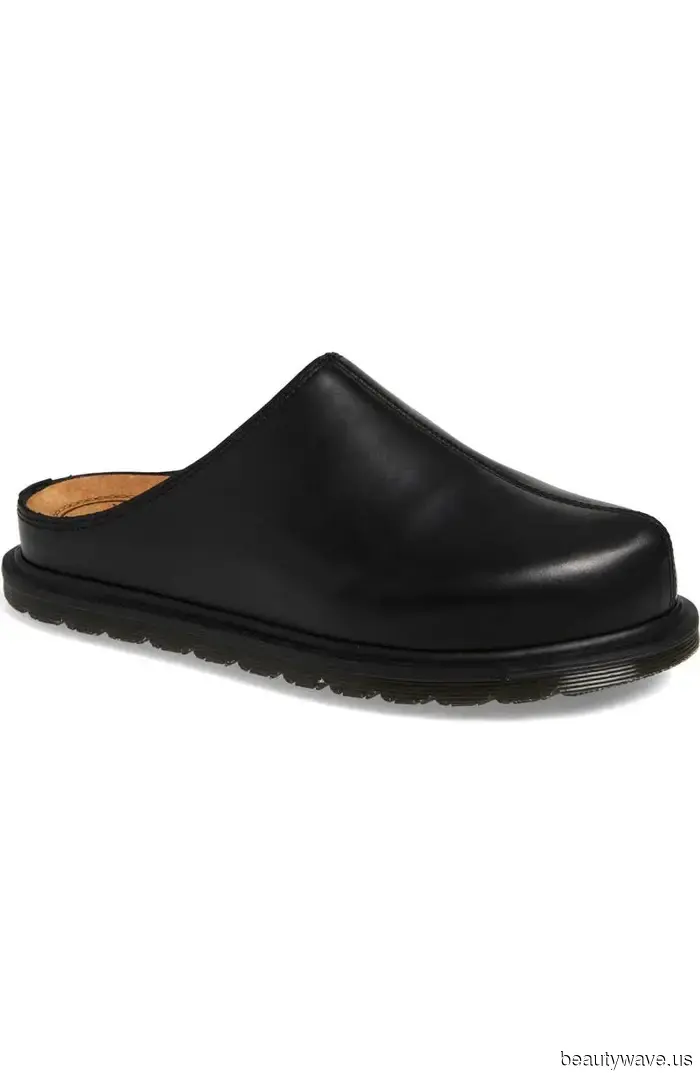 Move over, blue and black jeans—this unexpected denim hue is what all the fashion girls will be wearing in 2025.