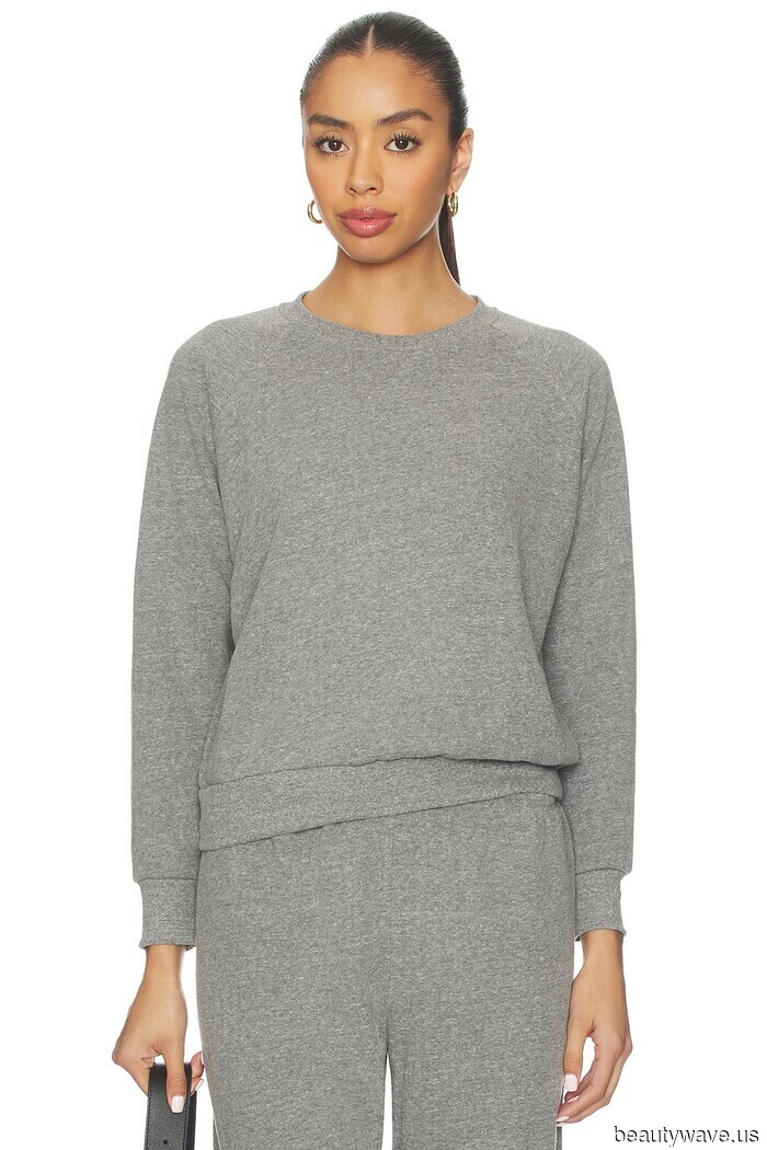 I work in the fashion industry in New York City, and this is my capsule wardrobe (stylish looks are created with it).