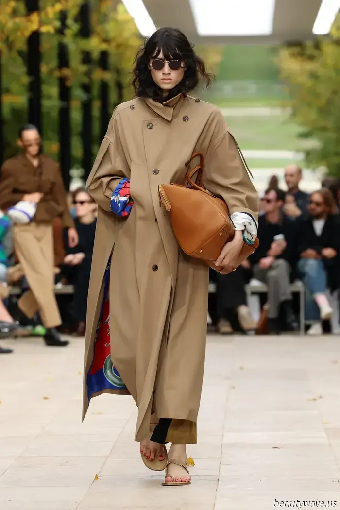 Foulard di raso, colori primari e sartoria morbida — Michael Rider continua a imprimere il suo marchio sul preppy-borghese…