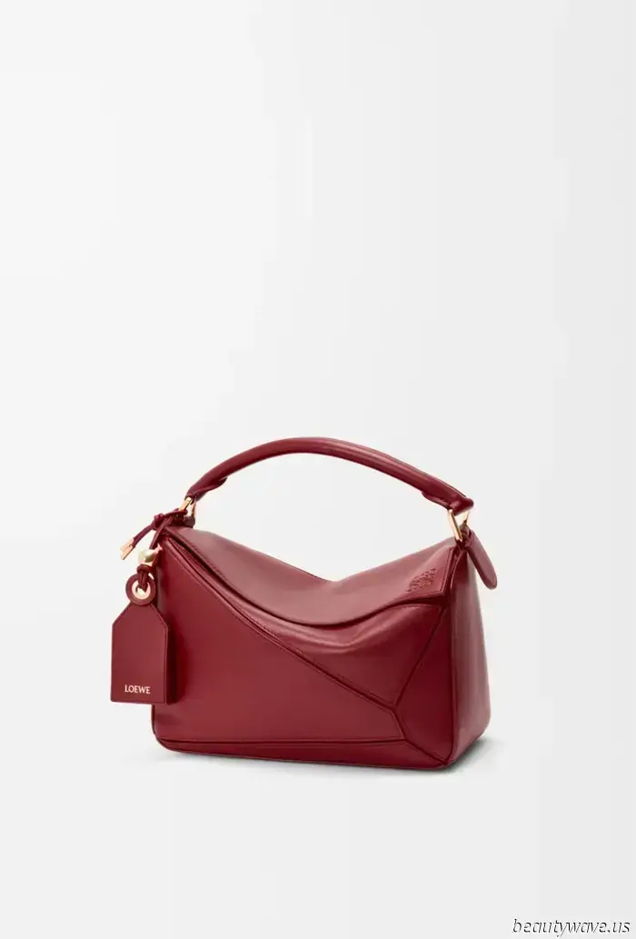 This Loewe bag is a favorite among fashion enthusiasts—I put it to the test to determine if it lives up to the hype.