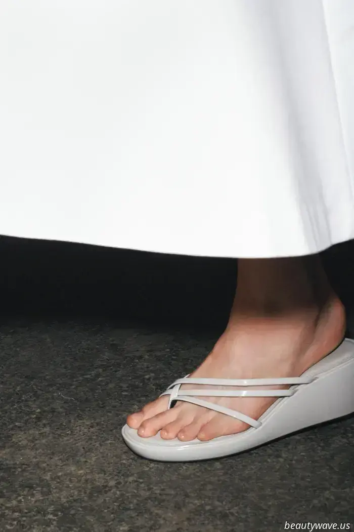 Don't Waste Your Time: These 5 Sandals Pair Perfectly With Trousers