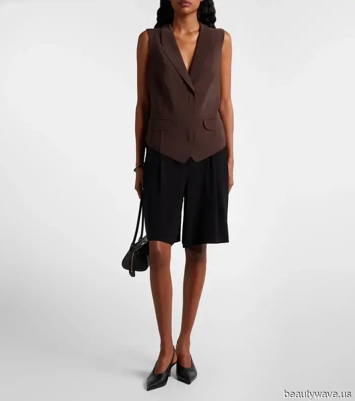 I’ve Discovered Them—The 7 Simple Yet Stylish Outfit Combos That Fashionable Women Are Wearing Again and Again This Summer.