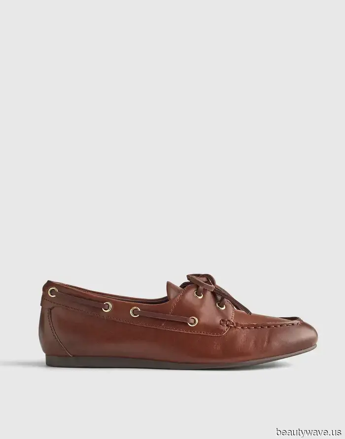 Tieni le Sneakers&mdash;Questa è la tendenza delle scarpe basse autunnali da indossare con i pantaloni corti a partire da ora