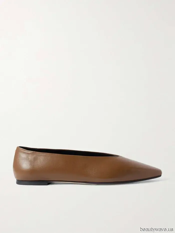 Le ragazze cool di L.A. indossano queste 5 tendenze di scarpe estive per apparire senza sforzo chic.