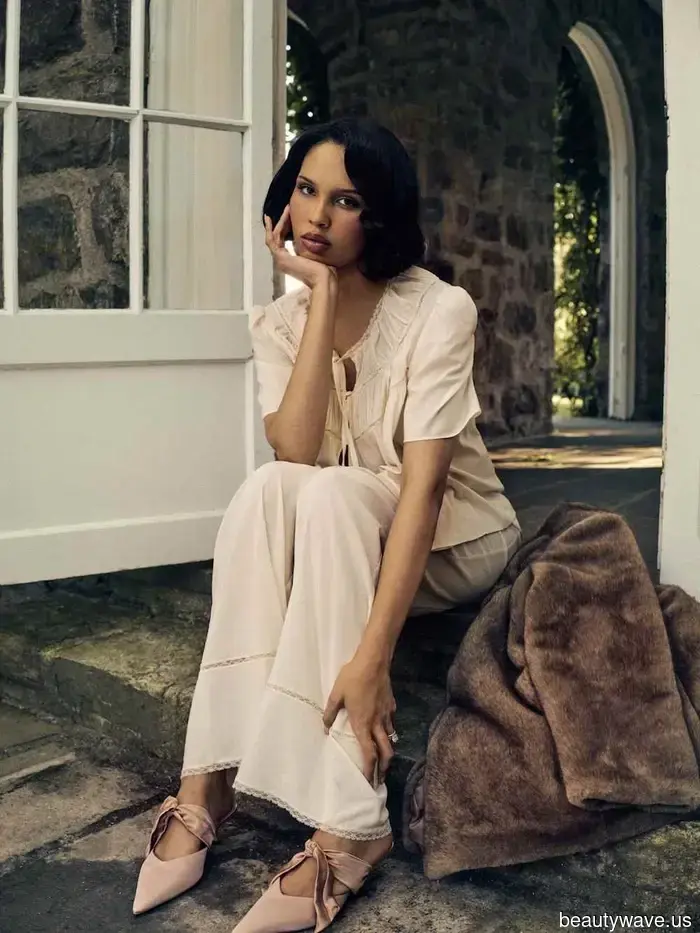 Reformation hat gerade eine Zusammenarbeit mit Nara Smith gestartet, und es ist ein von Vintage inspiriertes Tagtraum.