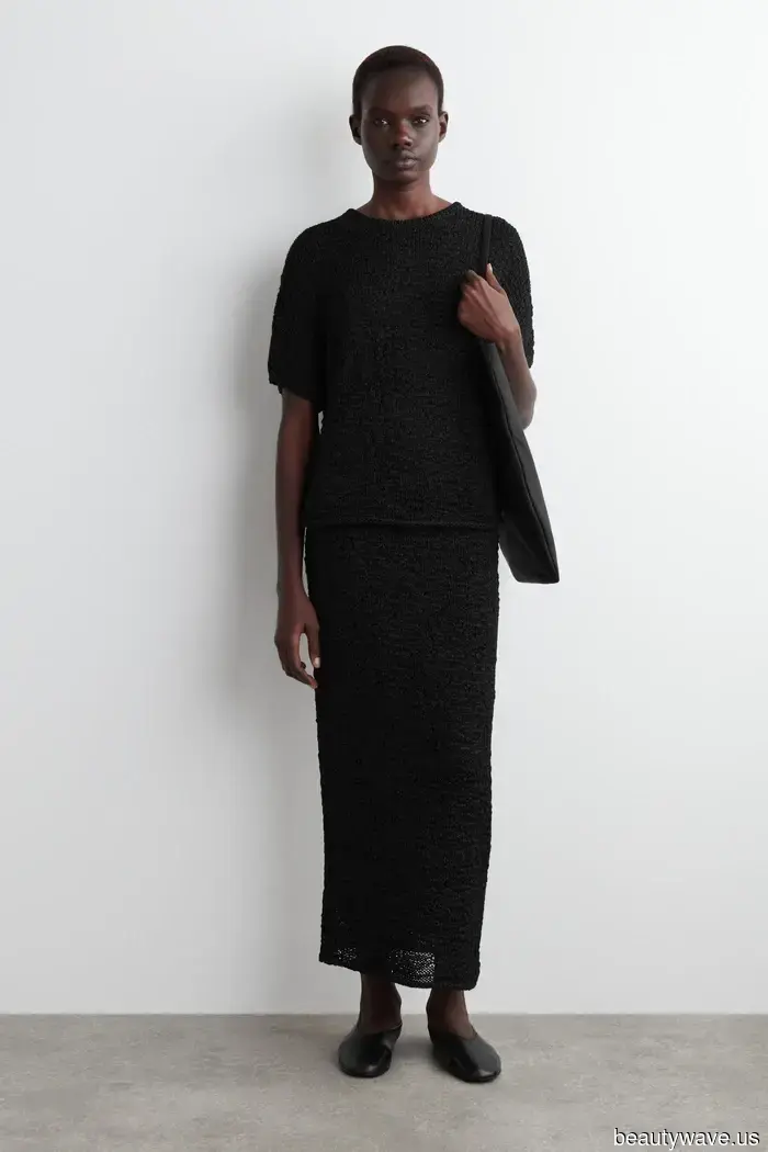 I Can Tell You’re Fashionable If You Match Your White Jeans With One of These 6 Shoe Colors.