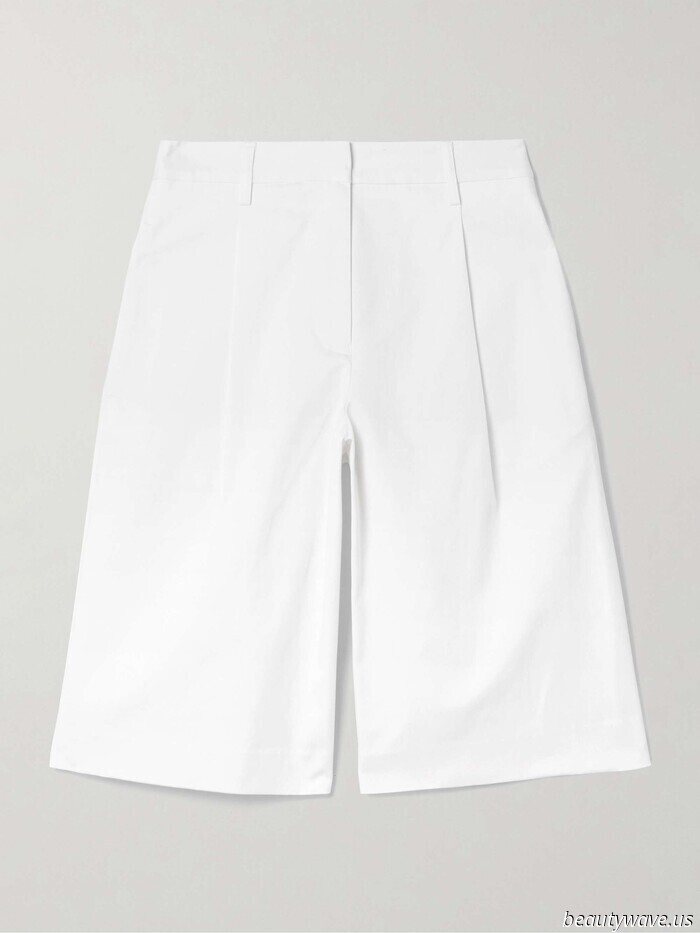 There's no question about it—this particular sandal gives long shorts a very sophisticated look.
