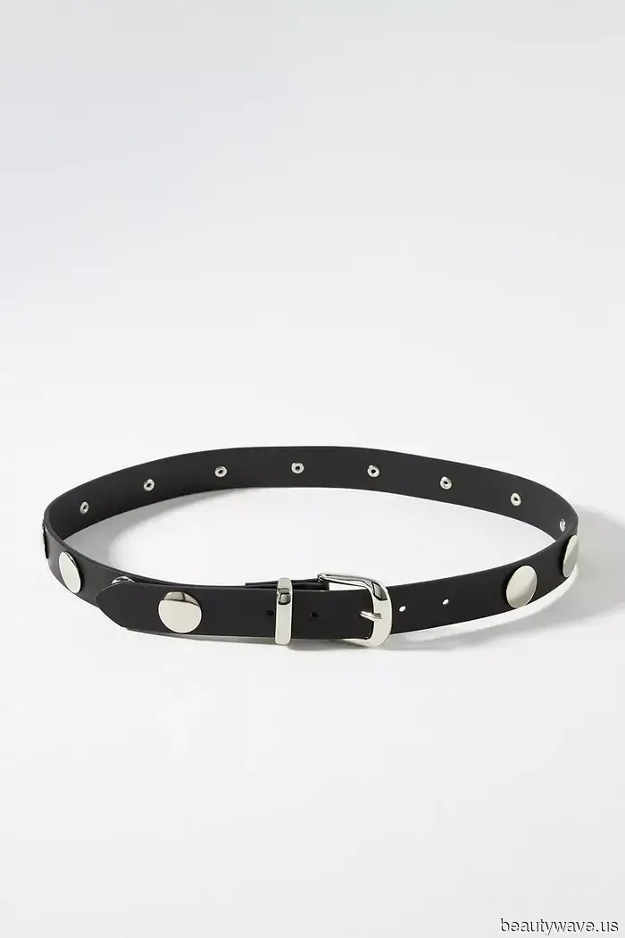 Джинсы *технически* подходят ко всему, но я считаю, что они выглядят наиболее стильно с этой классической вязаной вещью.