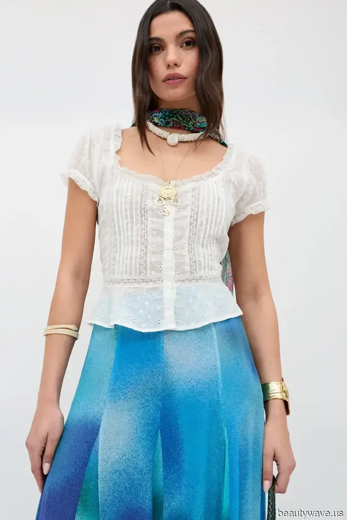 The Stylish Blouse That Fashion Enthusiasts Will Pair With Jeans All Spring Long