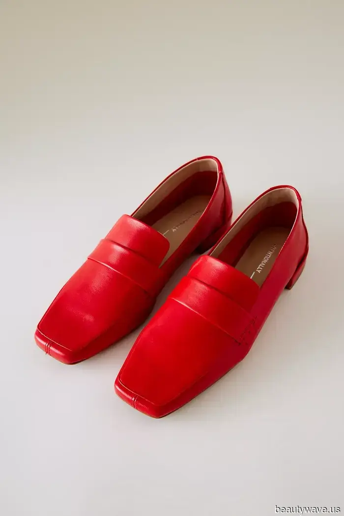 Джинсы *технически* подходят ко всему, но я считаю, что они выглядят наиболее стильно с этой классической вязаной вещью.