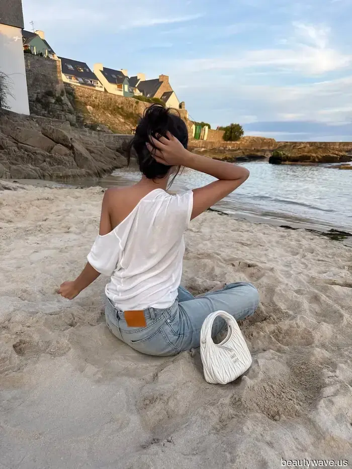 If you're looking for summer jeans outfit ideas, here are the 6 styles that French women are frequently sporting.