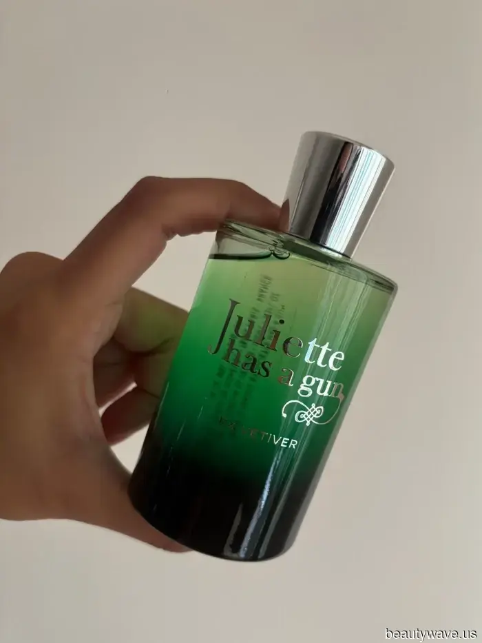 Fidati di me, i profumi amari sono la tendenza di fragranza più sofisticata di quest'estate.