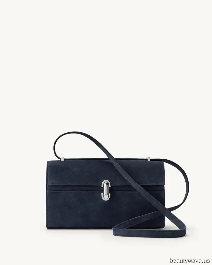 Not Black, Not Brown—7 More Luxurious Handbag Colors That Only Stylish Individuals Consider