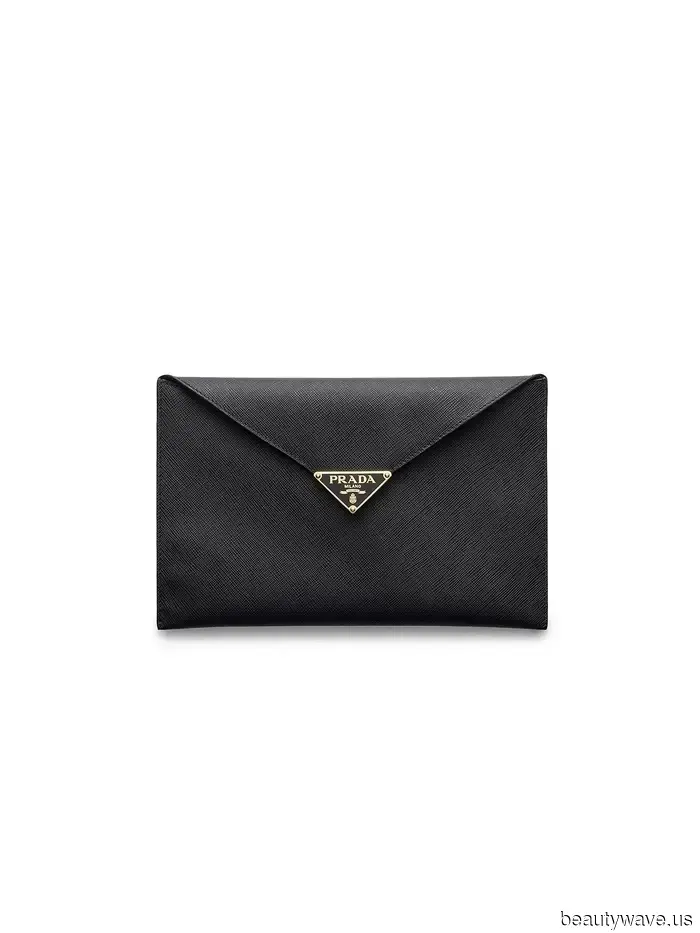 This is the chic bag style that will elevate the appearance of all your outfits, giving them a luxurious look.