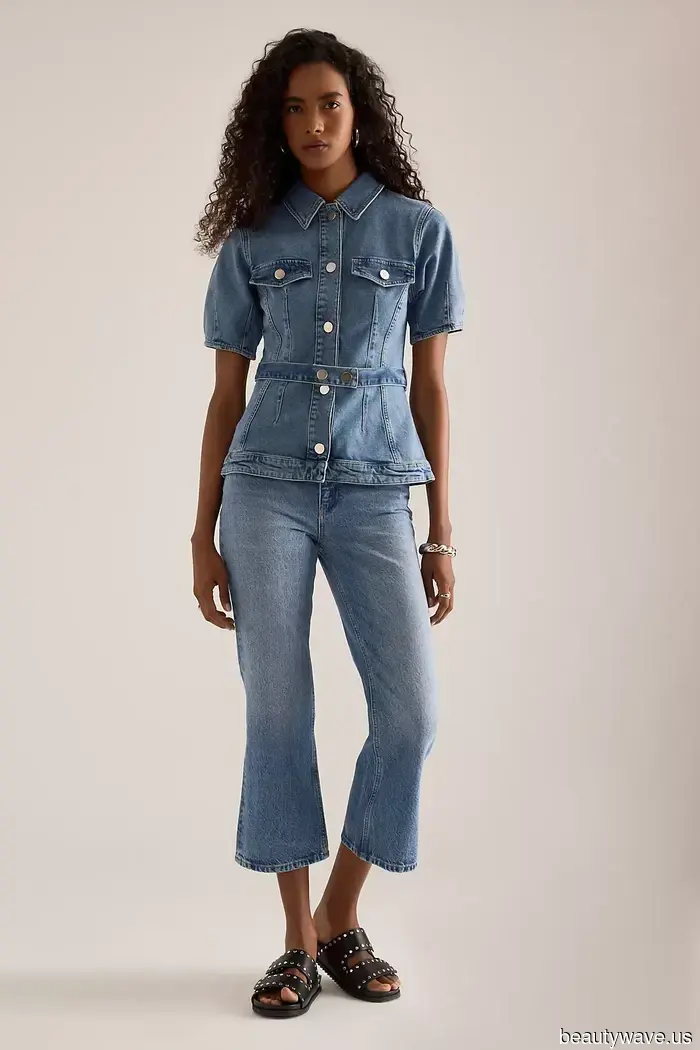 Cropped flared jeans are in style—this sophisticated shoe trend enhances their chic appeal.
