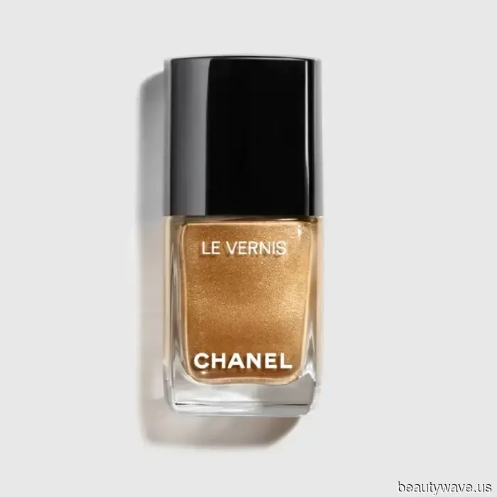 Dua Lipa lo inició, pero ahora personas elegantes en todas partes están adoptando estas manicuras halo.