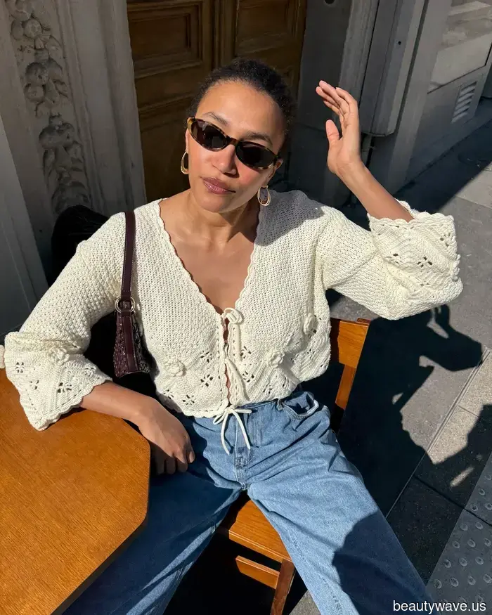 Da Parigi a Londra, ecco come le donne europee chic indossano una blusa e jeans quest'estate