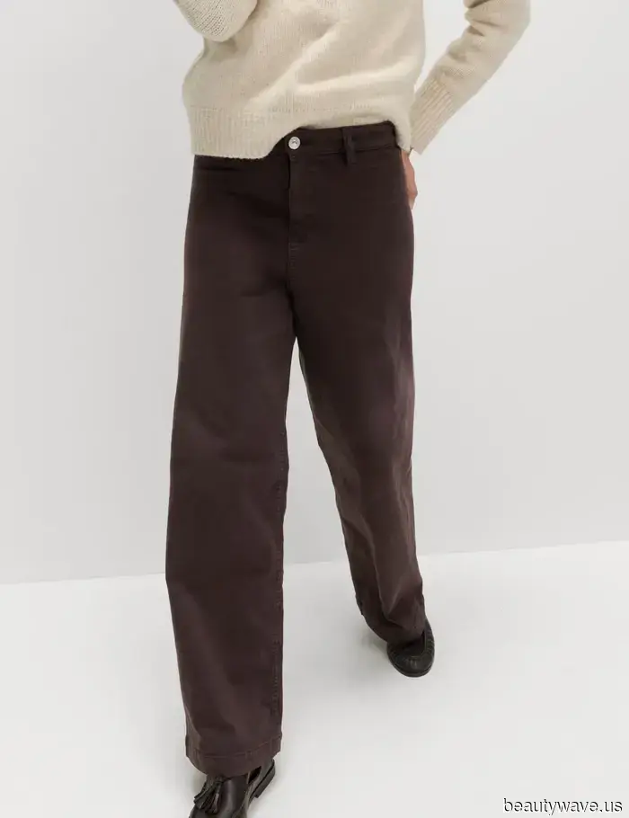 No todos los zapatos combinan con jeans marrón chocolate, pero estos 5 estilos definitivamente sí.