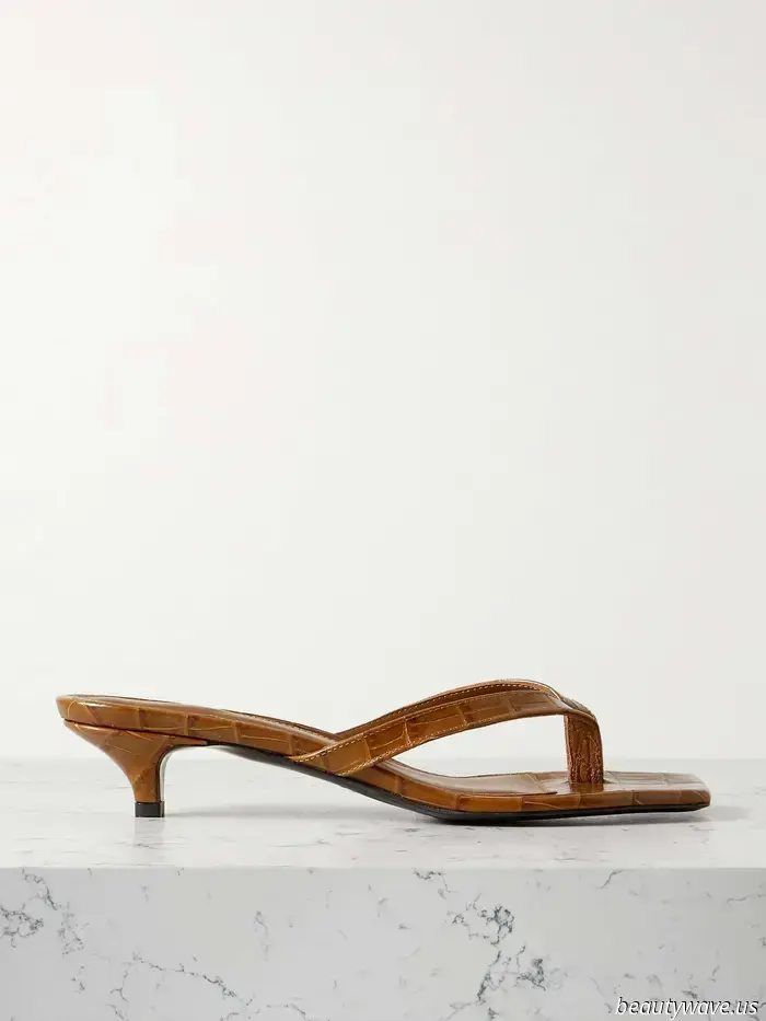 I just returned from Paris and noticed these four summer trends among the most fashionable women.