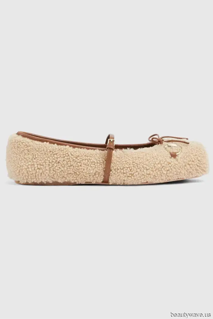 No Pillbox Hats or Capes—this Winter's Accessory Trend for the Stylish: the "Rich" Look