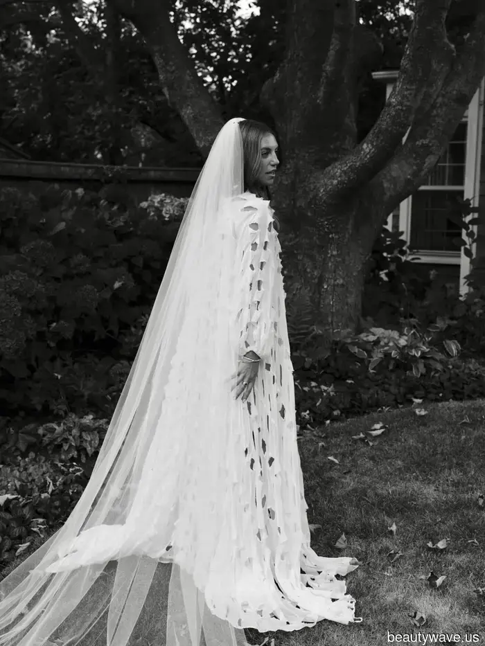 Dagli Archivi agli Scaffali: Perché gli Abiti da Sposa Vintage Stanno Avendo un Momento
